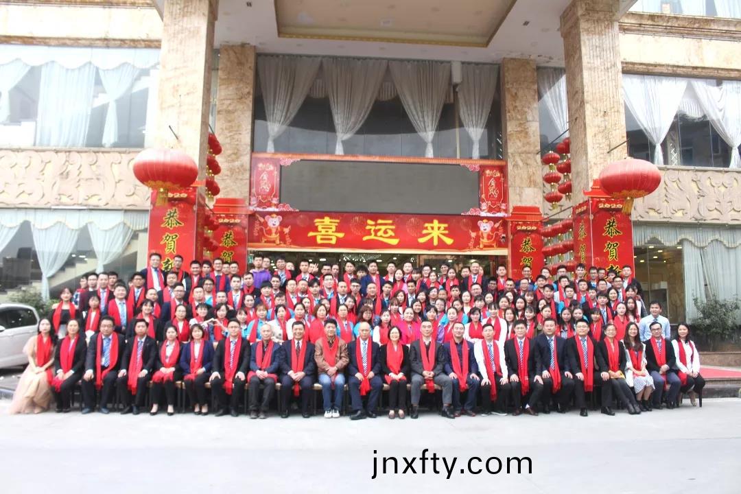 藍勃(bo)生(sheng)物2019年度(du)錶彰(zhang)暨(ji)2020新年(nian)糰(tuan)拜(bai)會(hui)隆(long)重擧行